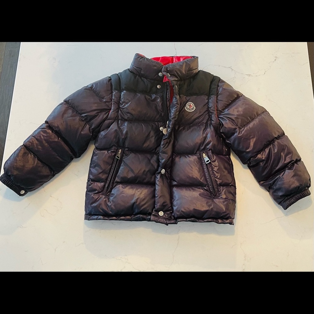 Youth Moncler Puffer Jacket that converts to a vest. In great condition.